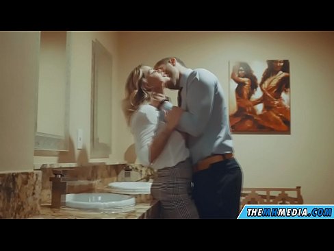 ❤️ Rehefa mamitaka anao ao amin'ny trano fidiovana ho an'ny besinimaro ny blonde be busty ☑ Super vetaveta aminay mg.comicsporn.ru